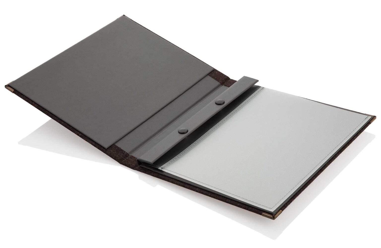 Gastrotopcard_Speisekarten_Finesso_Druckknopfleiste_Loden_MG_3921.jpg