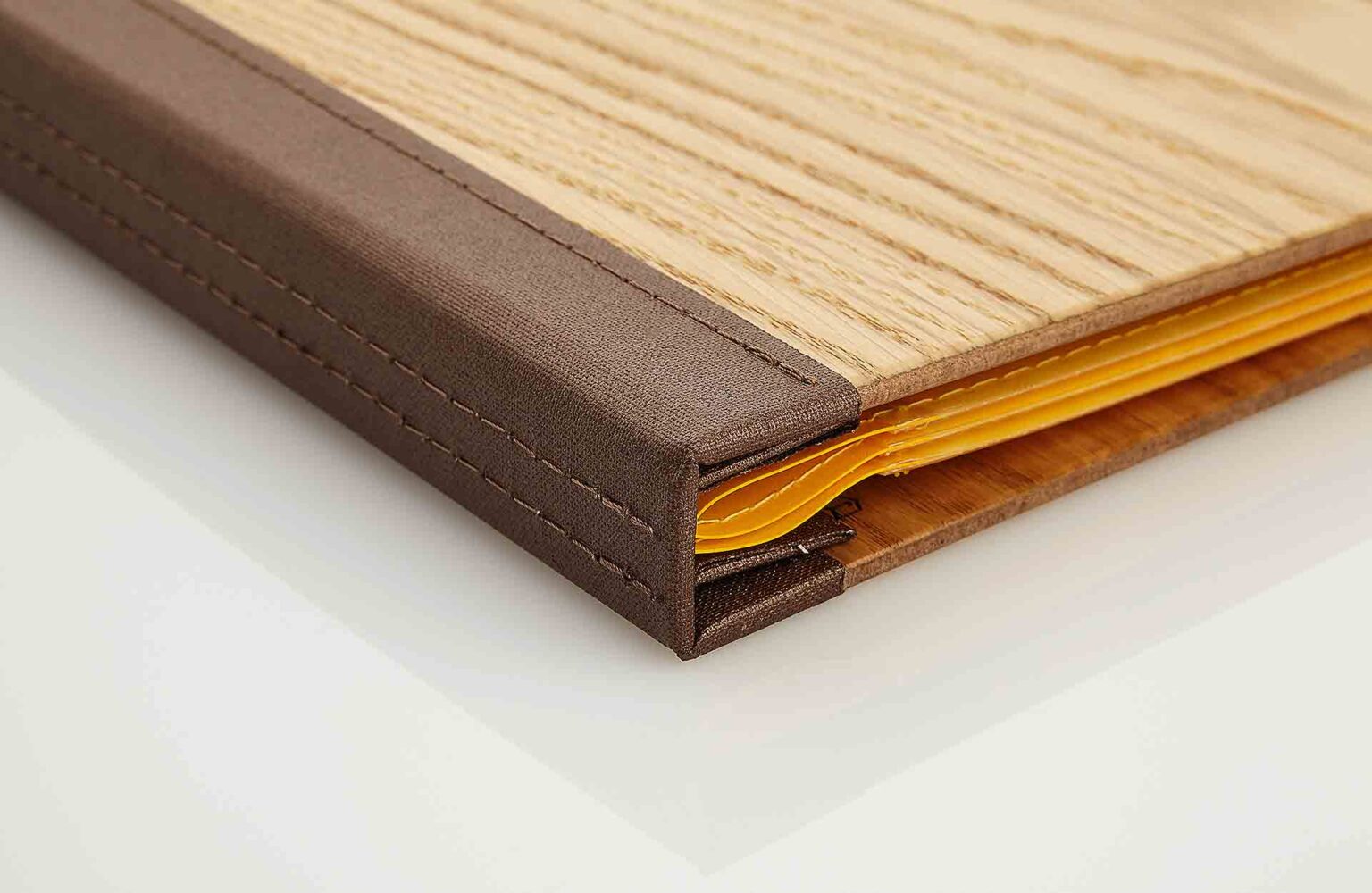 Gastrotopcard_Speisekarten_Finesso_Druckknopfleiste_Woody_MG_1281.jpg