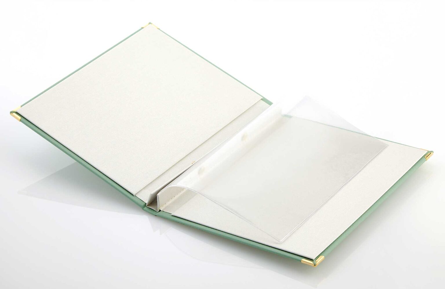 Gastrotopcard_Speisekarten_Finesso_Schraubleiste_Designleder_MG_2498.jpg