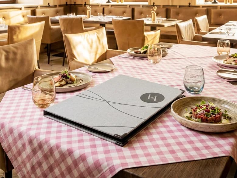 Gastronomie-Speisekarte Finessino in Grau – Format A4 hoch