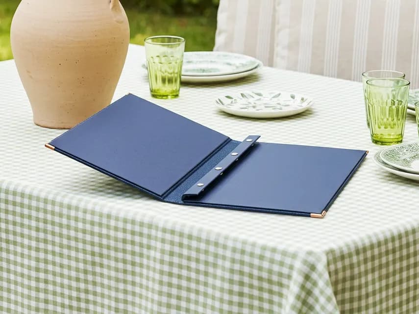 Speisekartenmappe Finesso Druckknopf in Blau, Format A4 hoch
