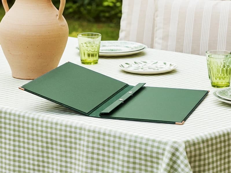 Gastronomie-Speisekarte Finesso Druckknopf in Grau – Format A4 quer