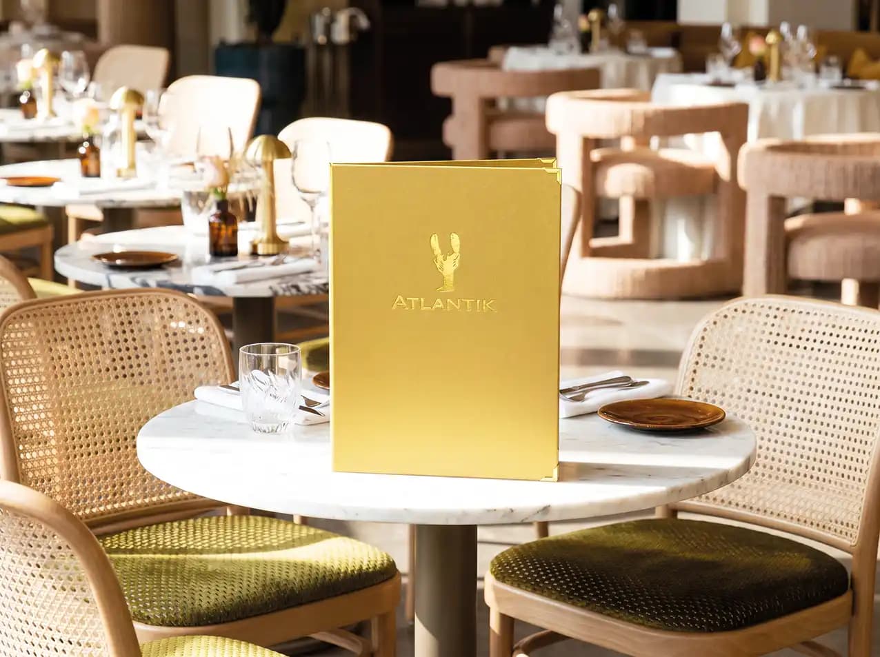 Gastronomie-Speisekarte Finesso Schrauben in Gold / Metallic – Format A4 hoch