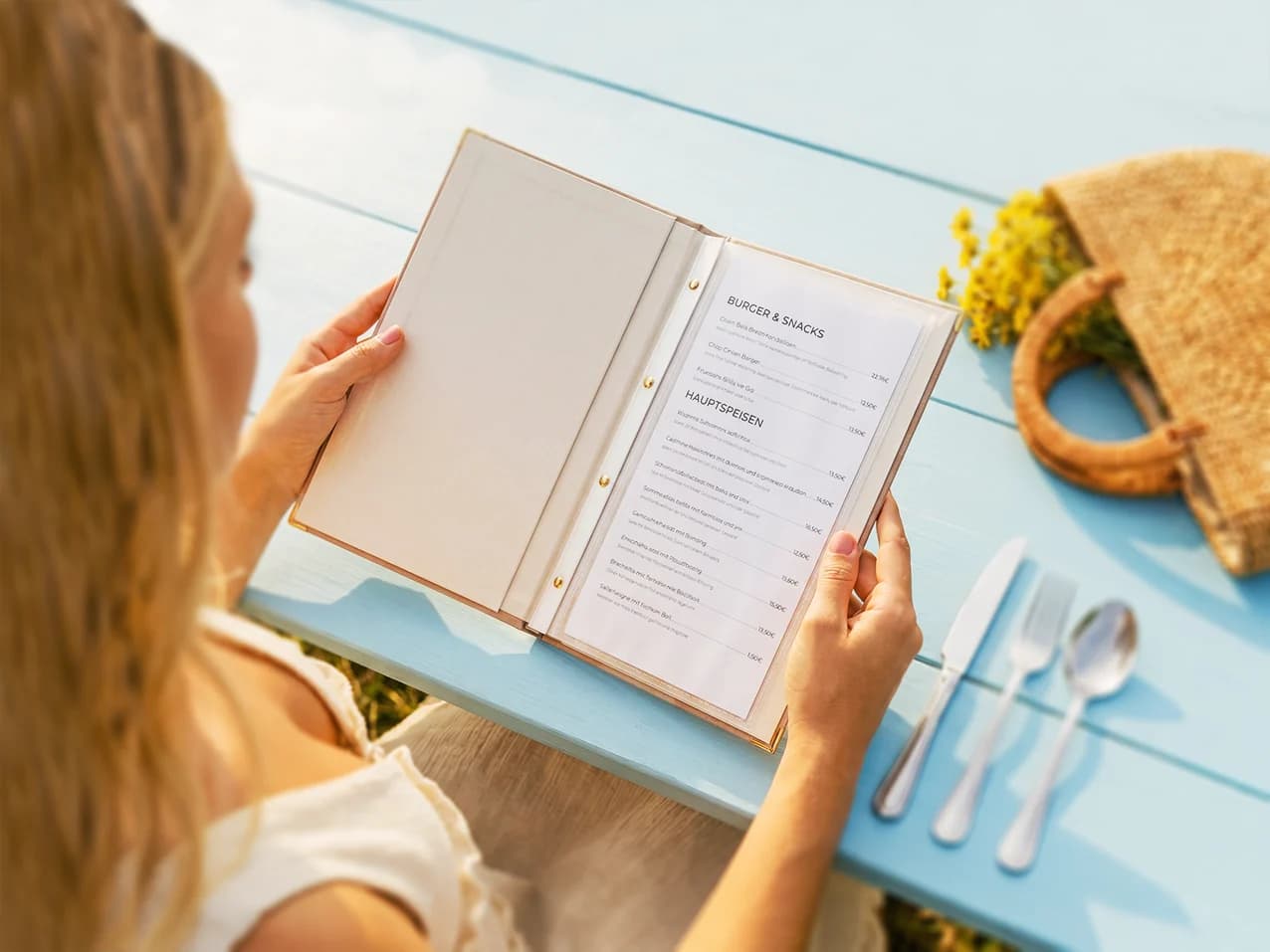 Speisekarte Finesso Schrauben im Format A4 schmal, Einband in Grau