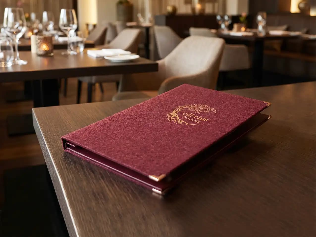 Gastronomie-Speisekarte Finesso Schrauben in Rot – Format A4 schmal