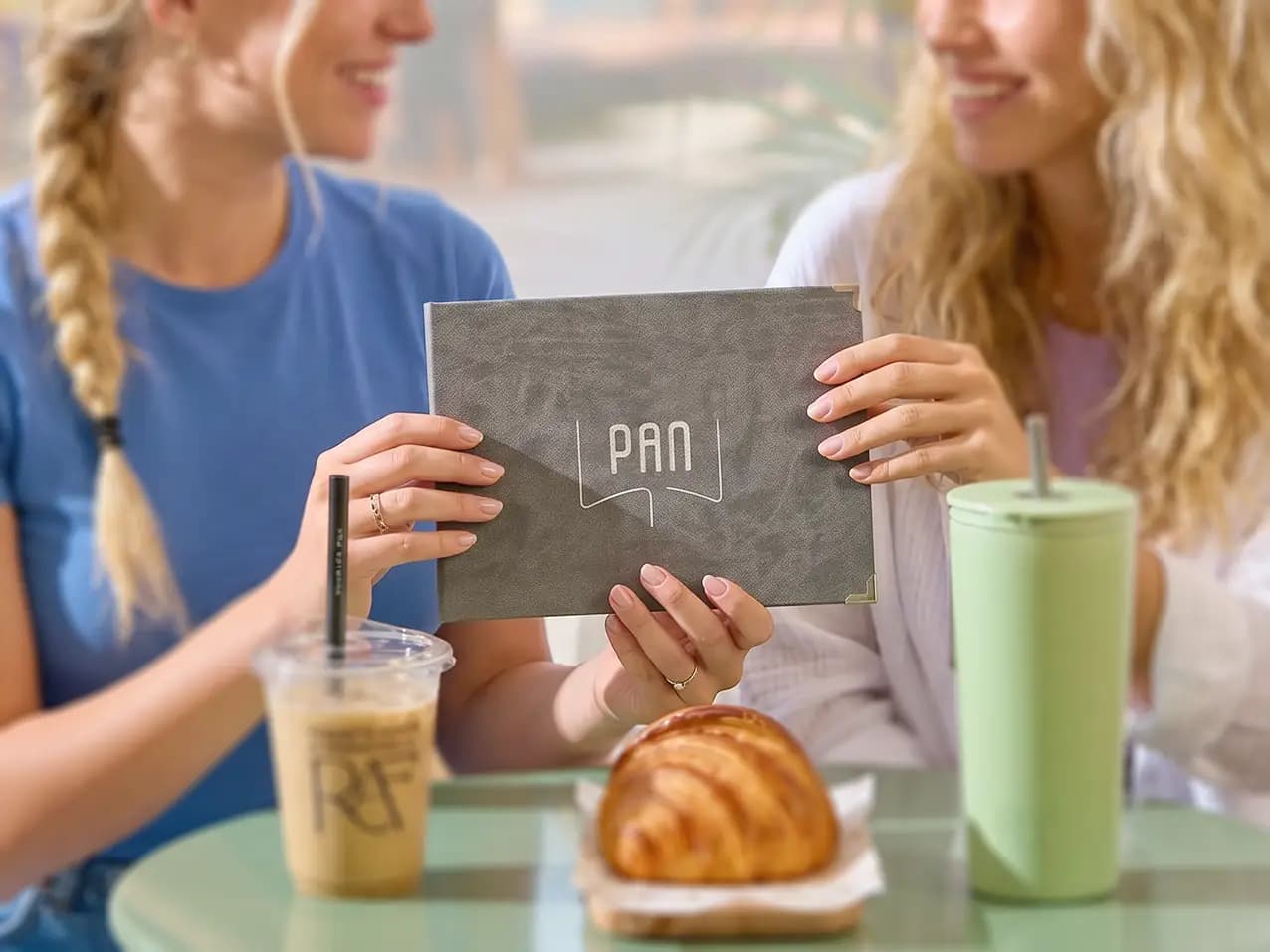 Speisekarte Finesso Schrauben im Format A5 quer, Einband in Grau