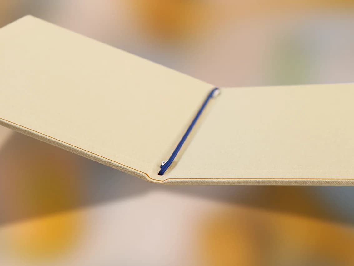 Speisekarte Kordesso Light im Format A4 hoch, Einband in Beige – Motiv 2