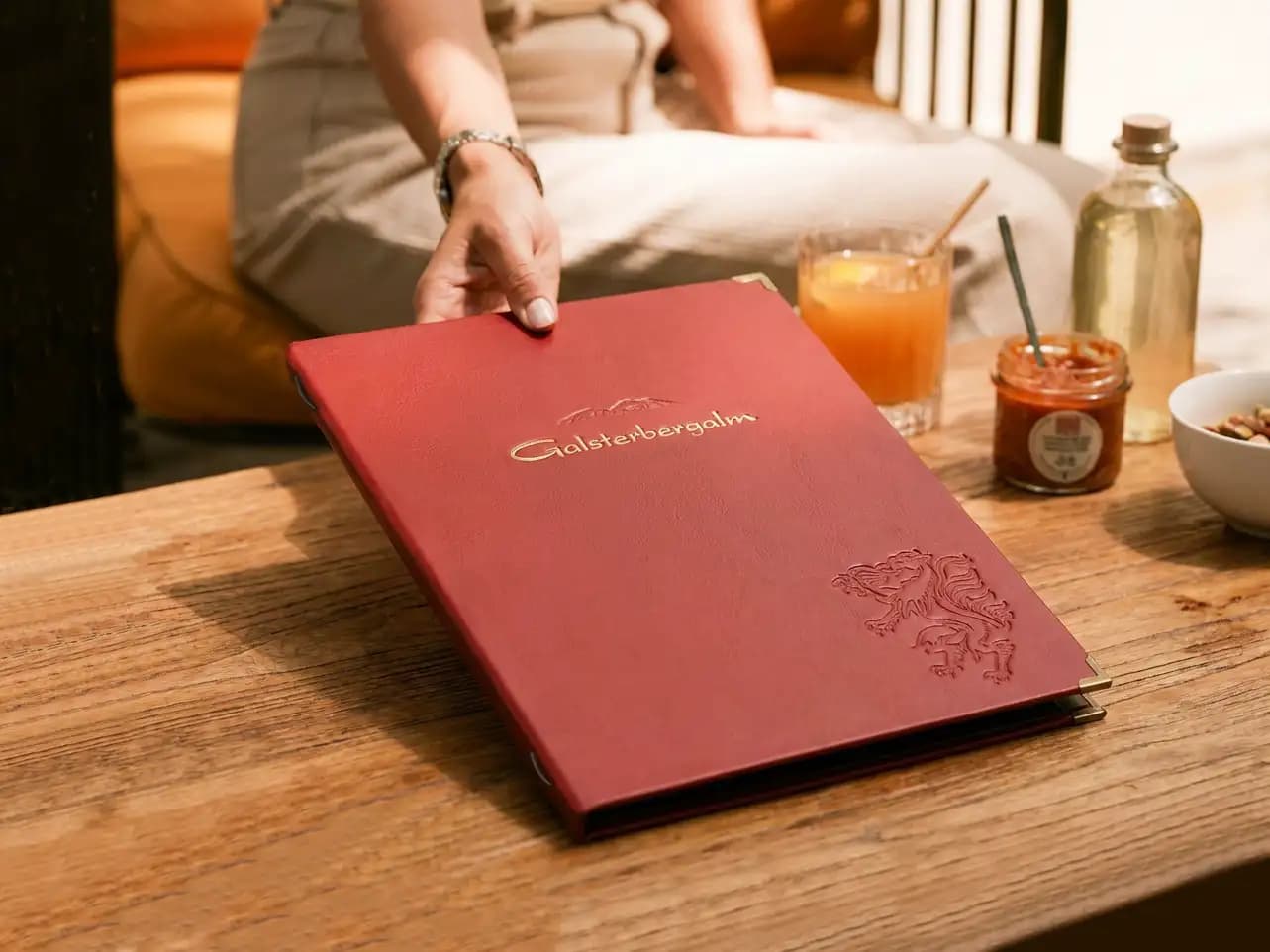 Gastronomie-Speisekarte Kordesso Light in Rot – Format A4 hoch