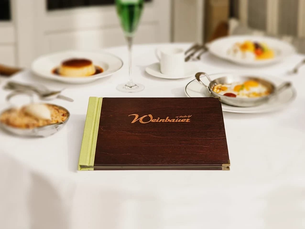 Gastronomie-Speisekarte Lingua in Braun – Format A4 quer