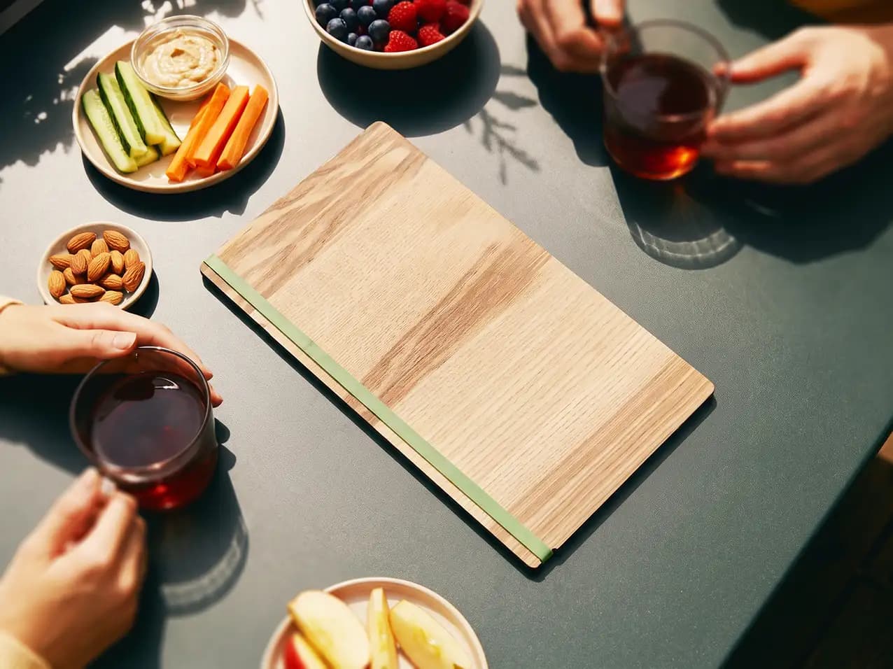 Menuboard Gummi / Kordel in Beige, Format A4 schmal – Speisekarten Bilder