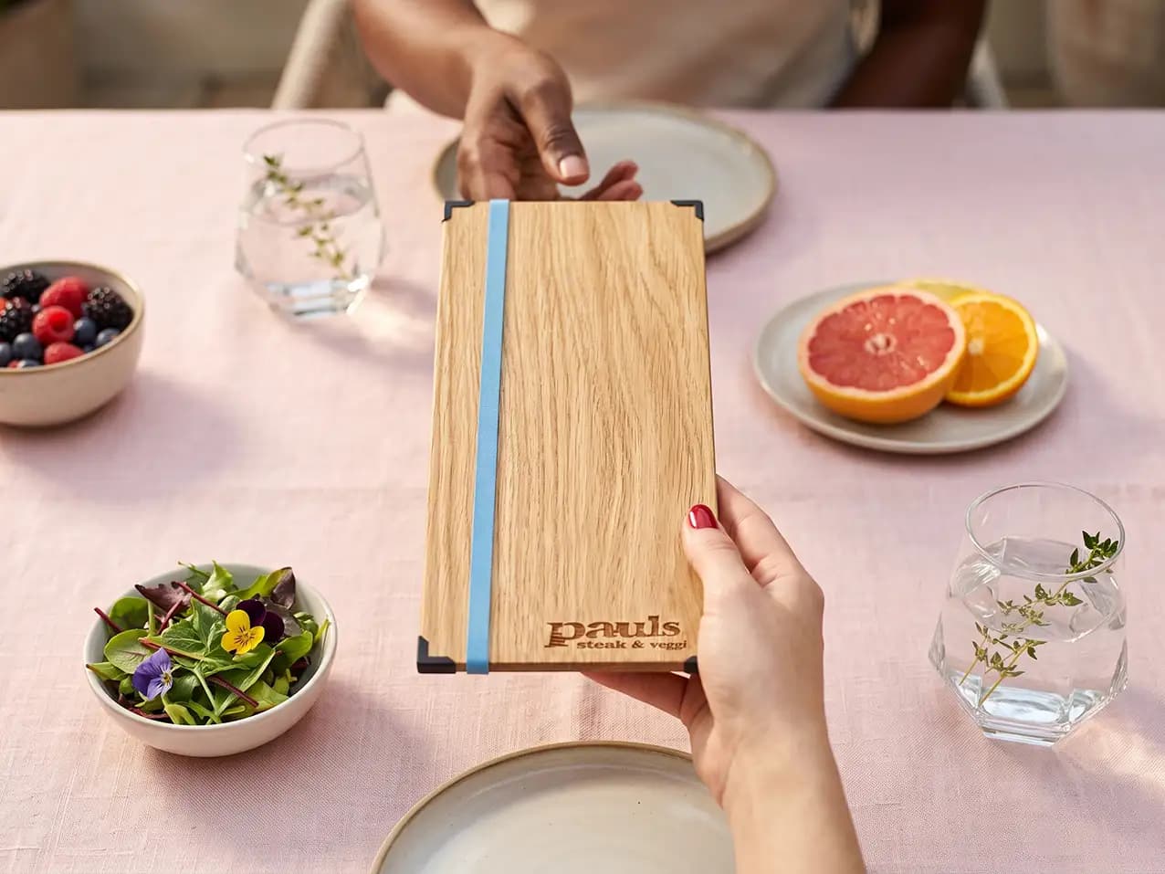 Speisekarten Bilder: Menuboard Gummi / Kordel (A4 super schmal) mit Board in Beige
