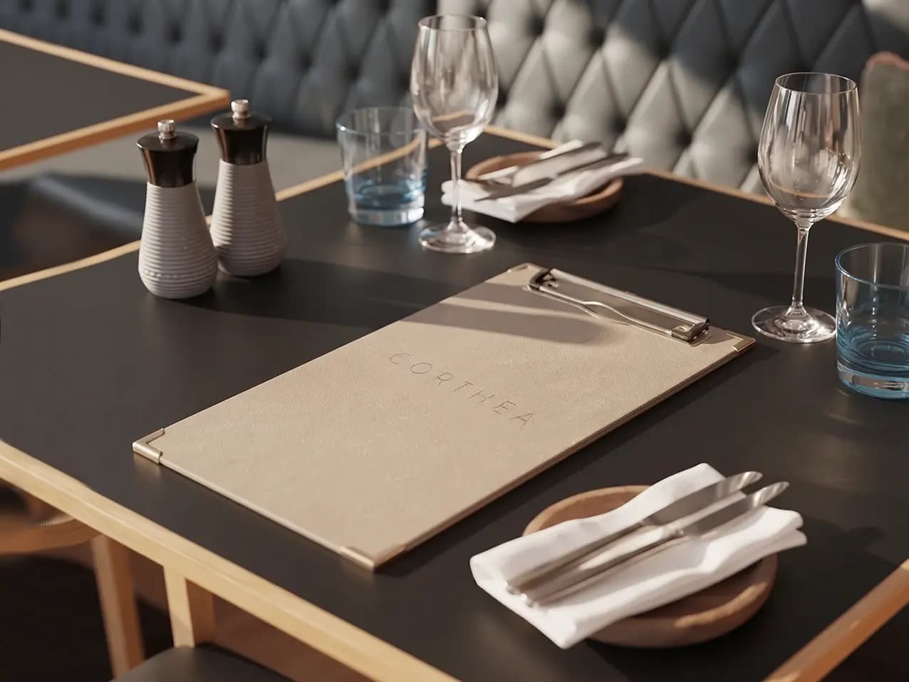Speisekarten Bilder: Menuboard Klemme im Format A4 schmal, Farbe Beige