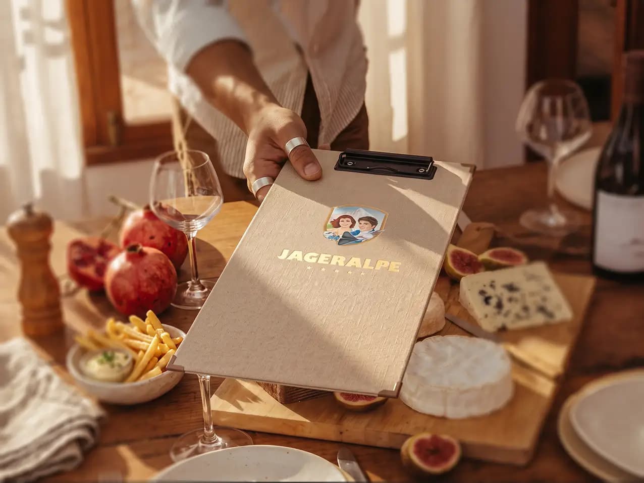 Speisekarten Bilder: Menuboard Klemme (A4 schmal) mit Board in Beige