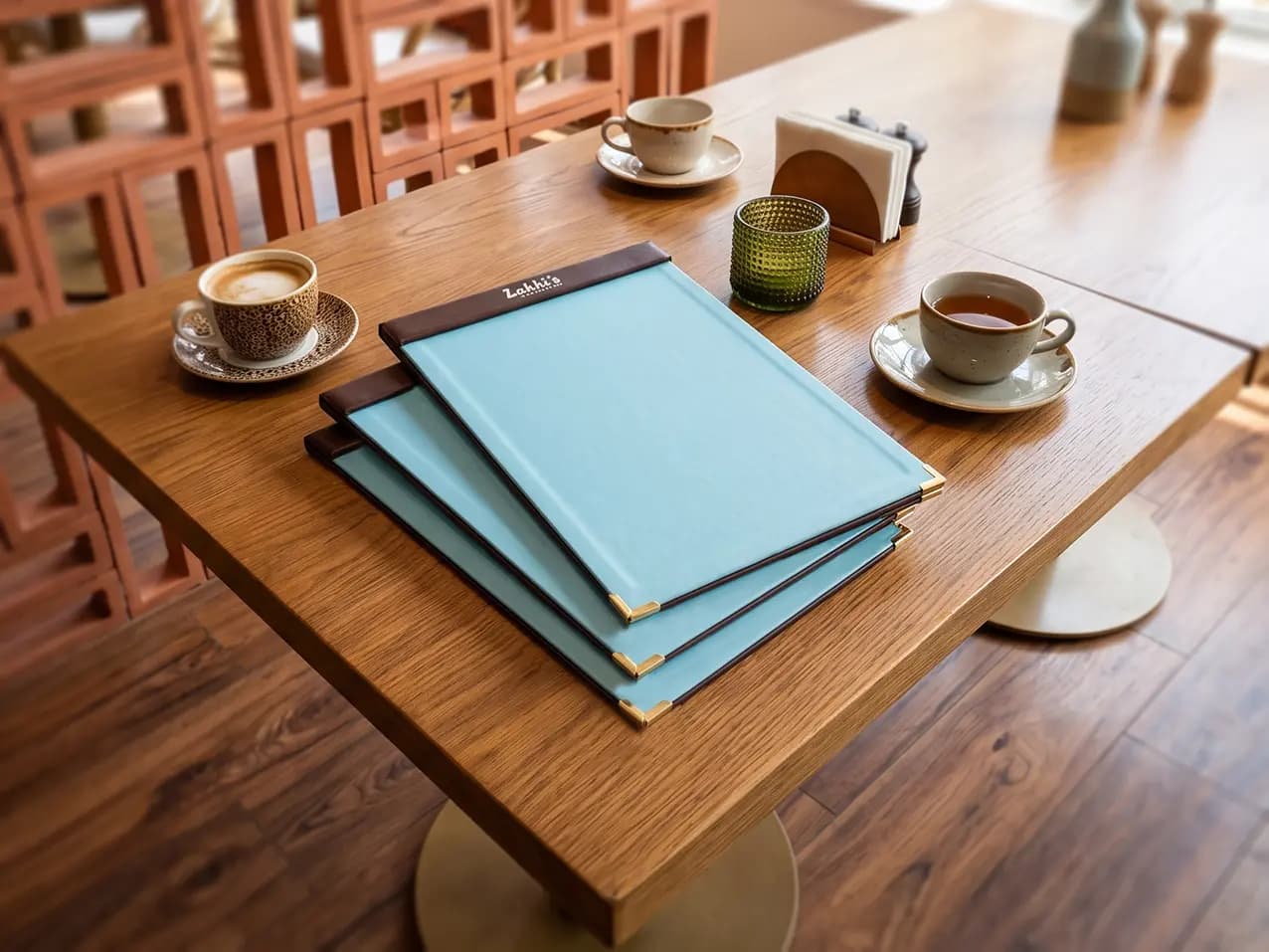 Menuboard Magnetleiste für die Gastronomie, A4 hoch, Farbton Blau – Speisekarten Bilder