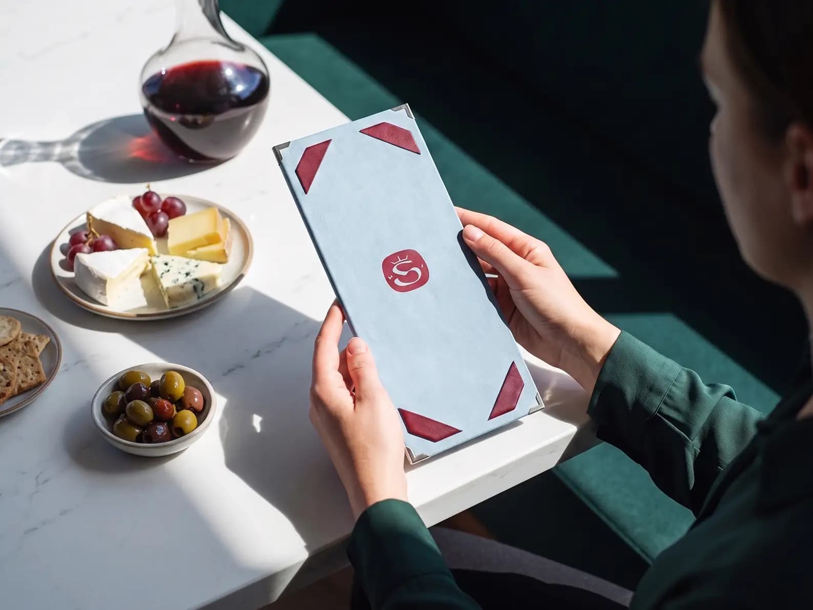 Speisekarten Bilder: Menuboard Schleifen (A4 super schmal) mit Board in Weiß