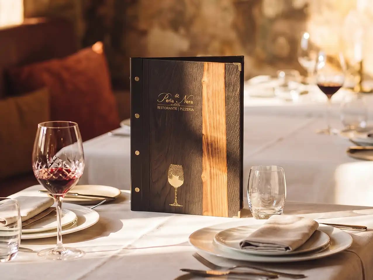 Gastronomie-Speisekarte Select in Schwarz – Format A4 hoch