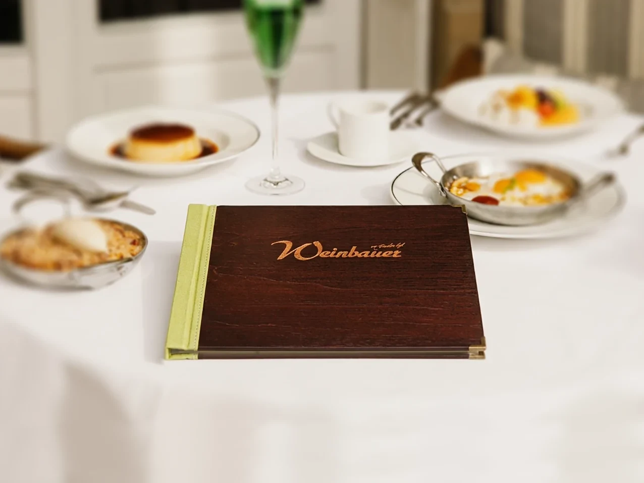 Gastronomie-Speisekarte Lingua in Braun, Format A4 quer – Speisekarten Bilder