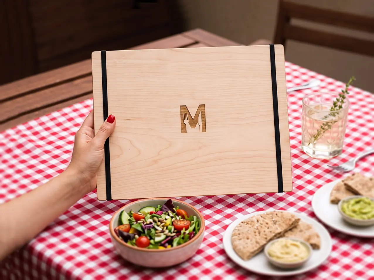 Menuboard Gummi / Kordel in Beige, Format A4 quer – Speisekarten Bilder
