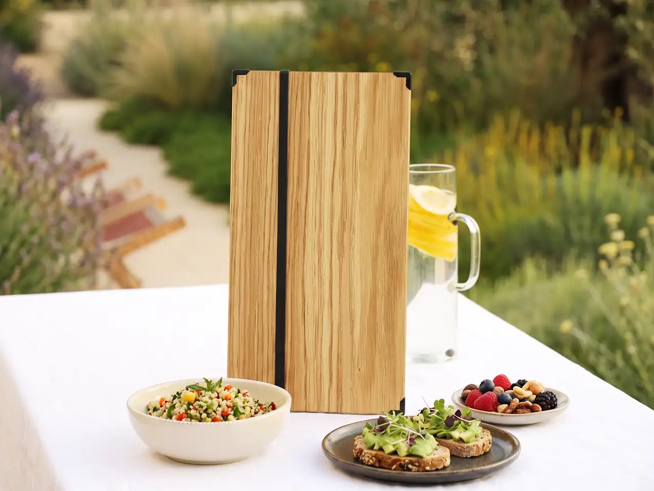 Menuboard Gummi / Kordel für die Gastronomie, A4 schmal, Farbton Beige – Speisekarten Bilder