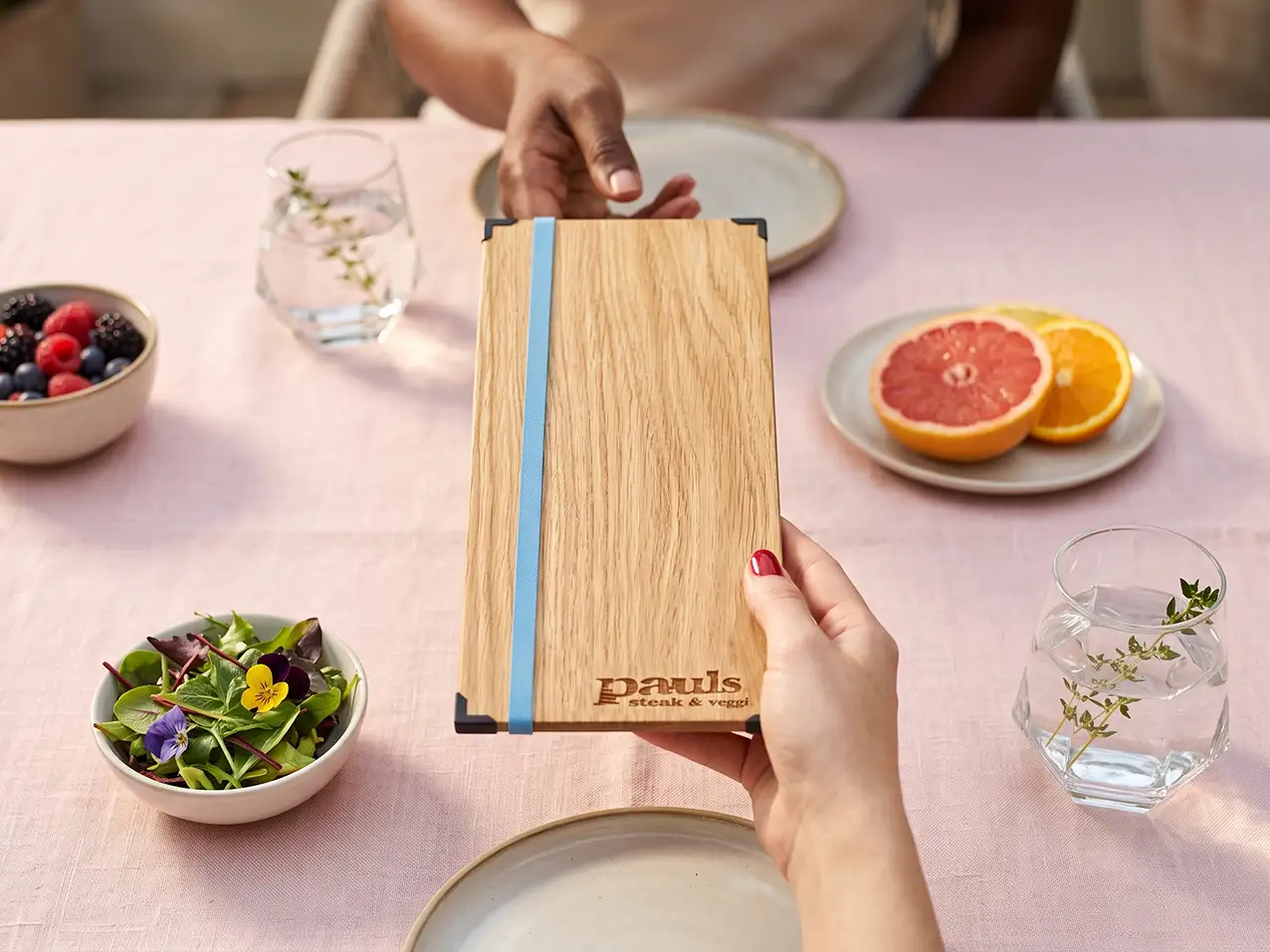 Speisekarten Bilder: Menuboard Gummi / Kordel (A4 super schmal) mit Board in Beige