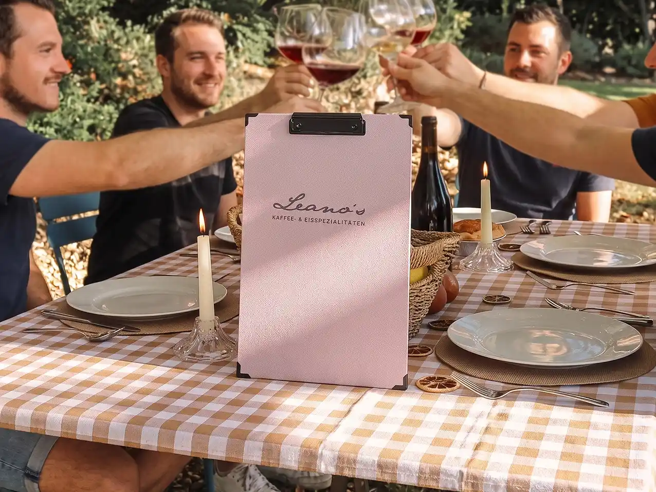 Menuboard Klemme für die Gastronomie, A4 schmal, Farbton Grau – Speisekarten Bilder