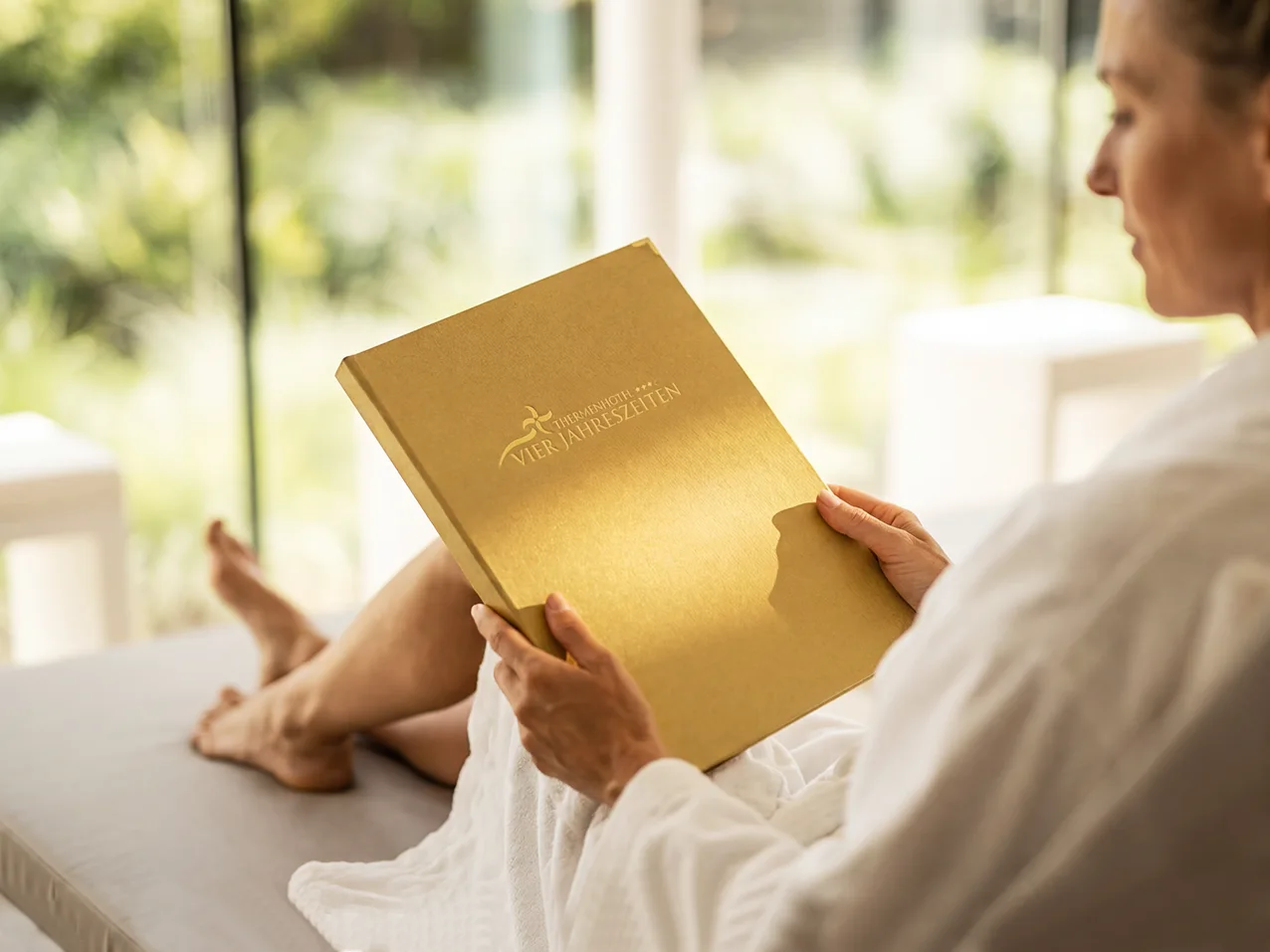 Speisekarten Bilder: Speisekarte Signmaster Premium im Format A4 hoch, Einband in Gold / Metallic