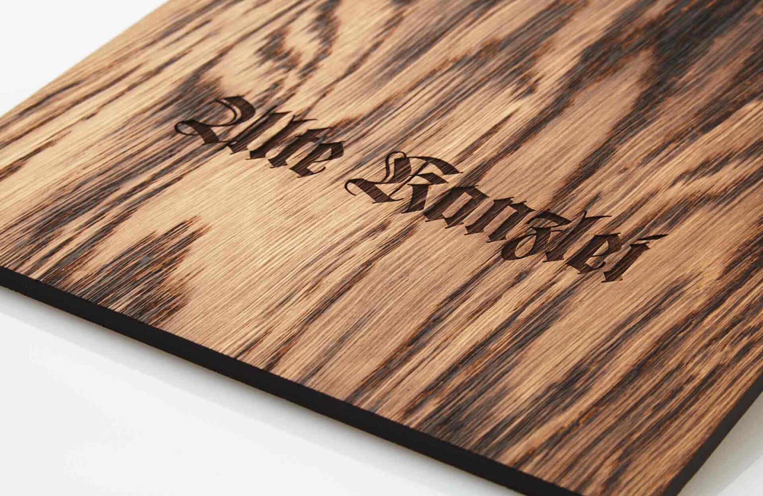 Gastrotopcard_Speisekarten_Menuboard_Woody_Ledercover_MG_9868_2.jpg