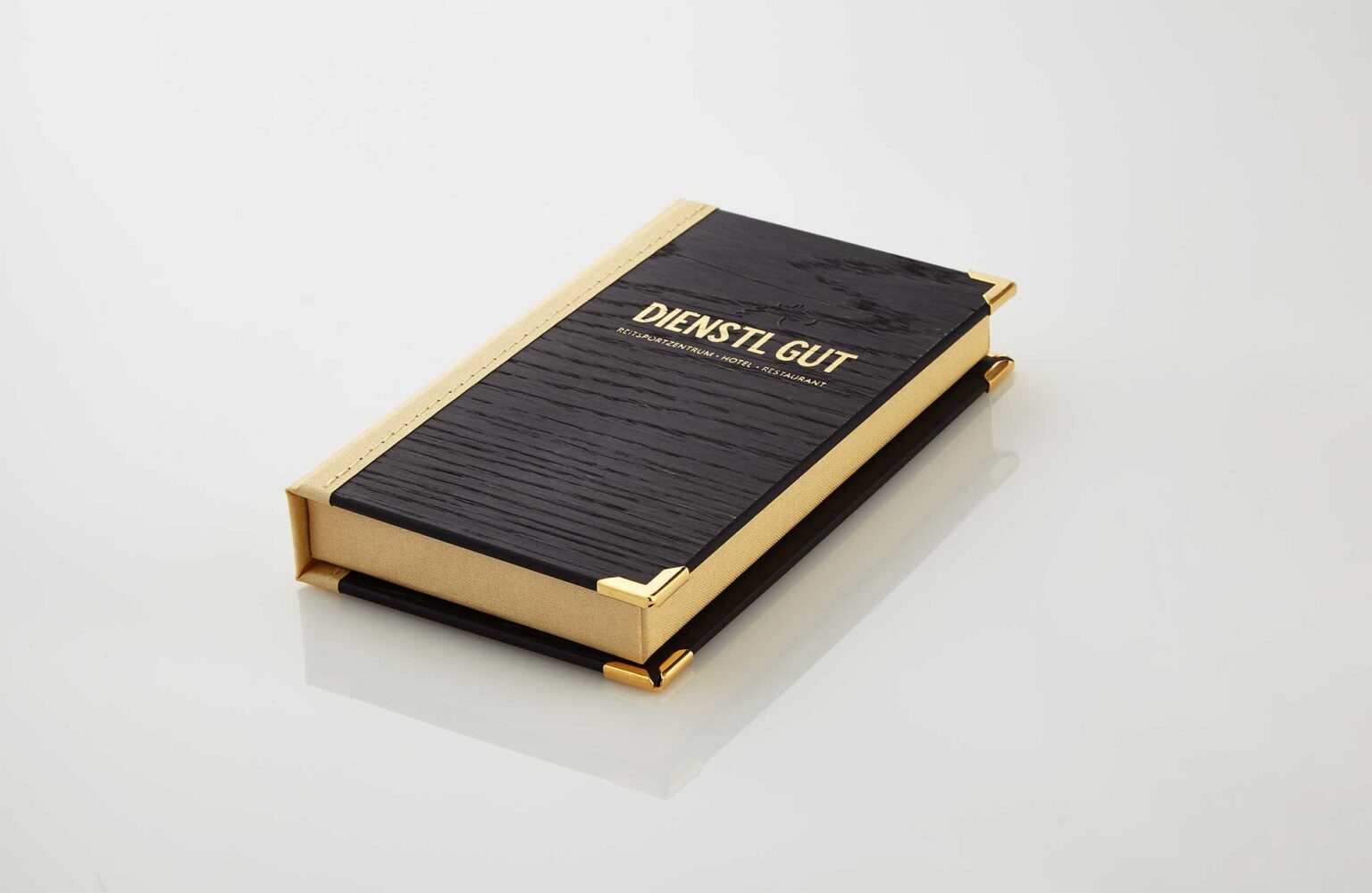 Gastrotopcard_Speisekarten_Rechnungsmappe_Billbox_Woody_MG_0175.jpg