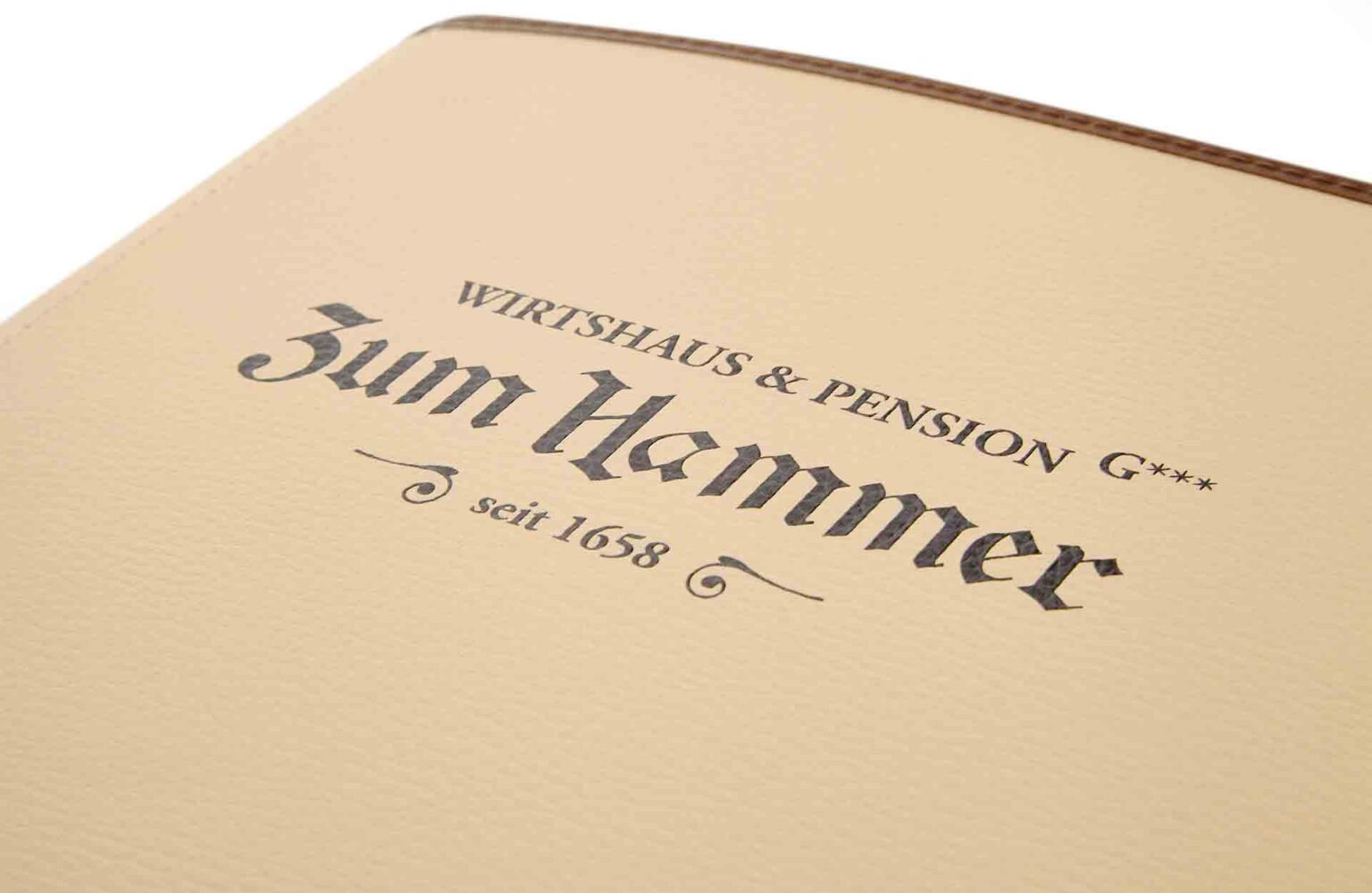 Gastrotopcard_Speisekarten_Zimmermappe_Windsor_Designleder_MG_2694.jpg